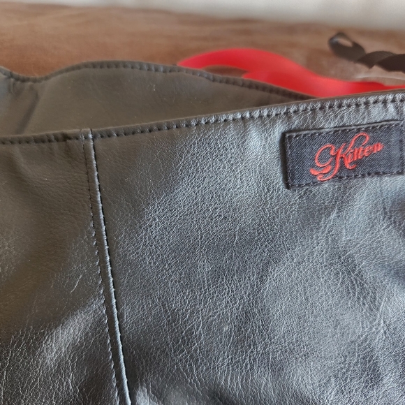 pleather high rise shorts LG - Picture 3 of 4